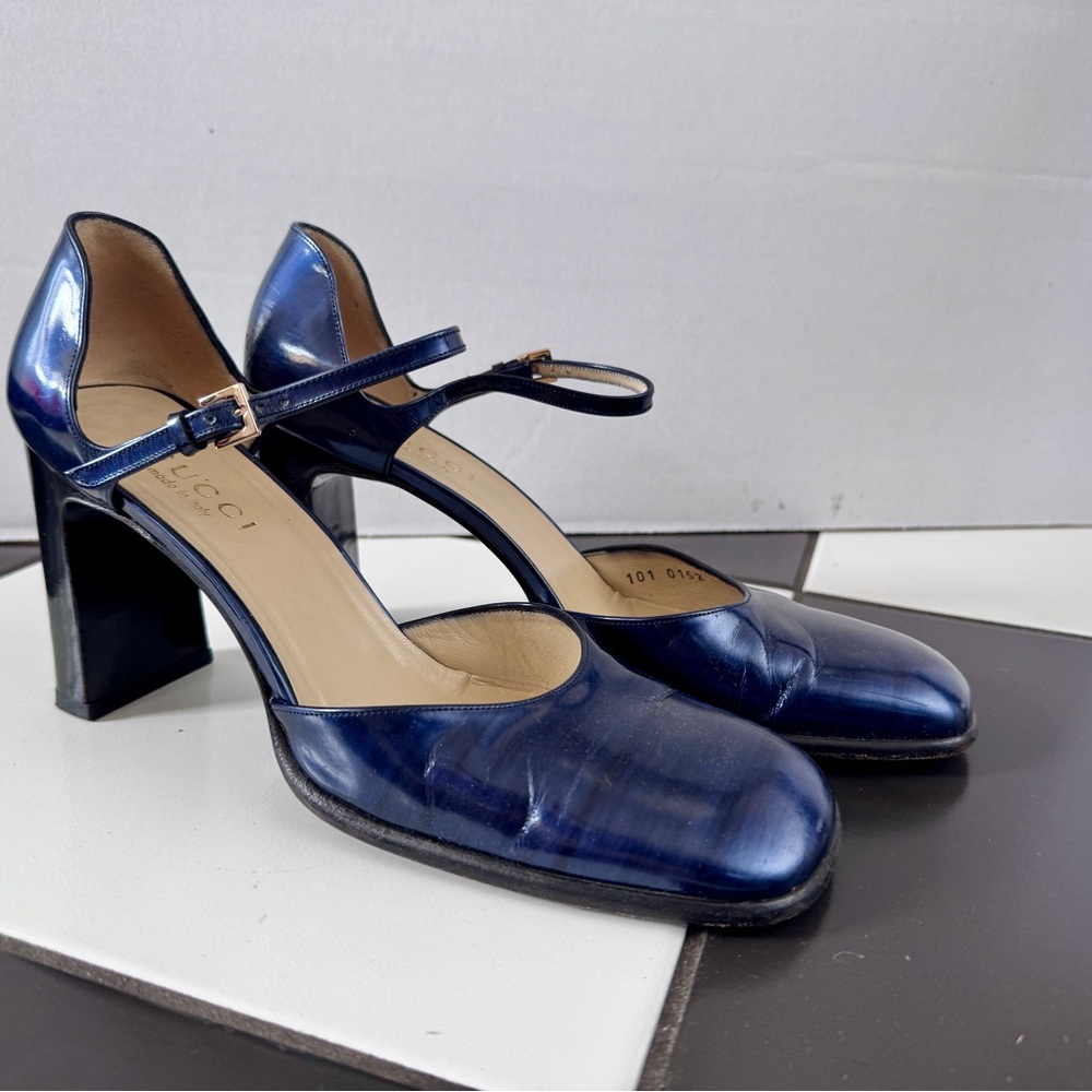 Spectacular navy blue Gucci Mary Jane heels 38.5